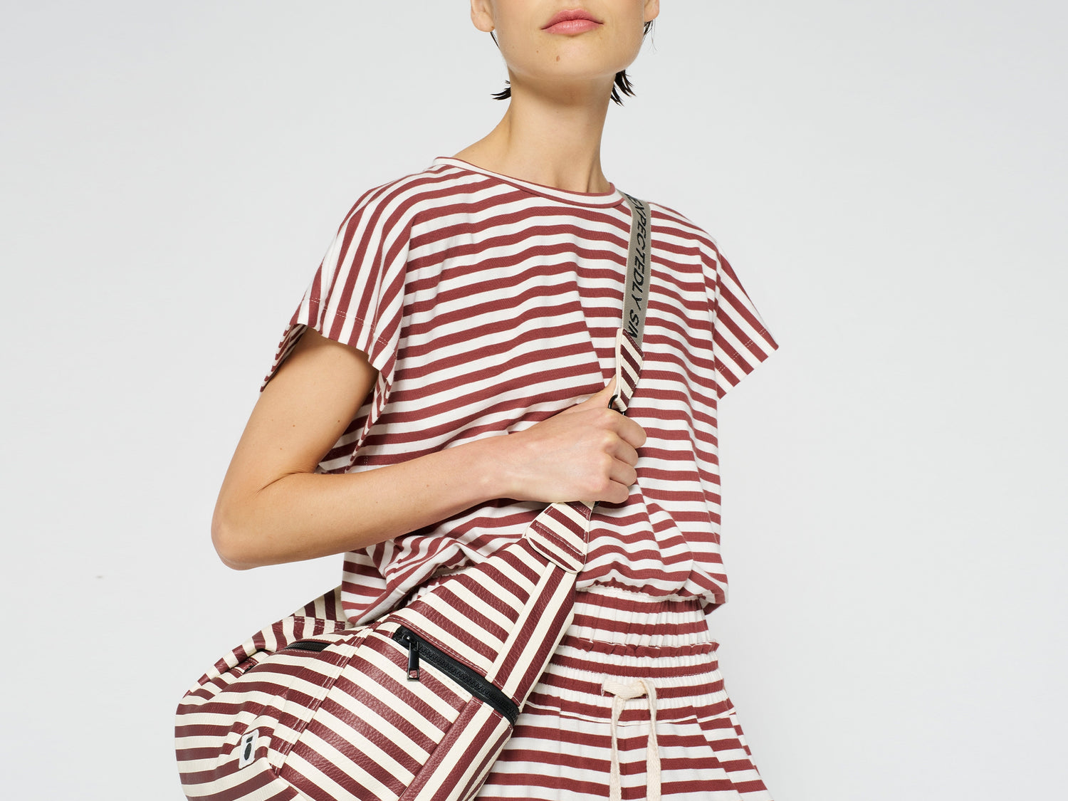 banana bag stripe | burgundy