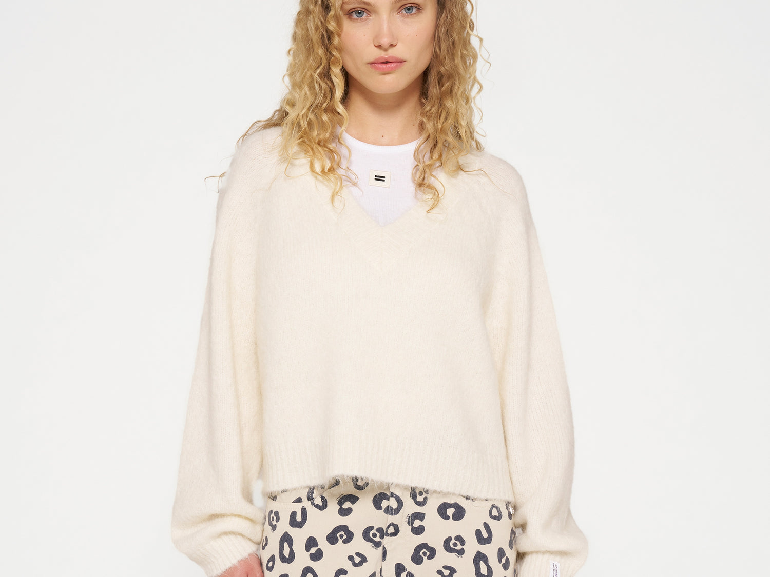 cropped v-neck sweater knit | light natural