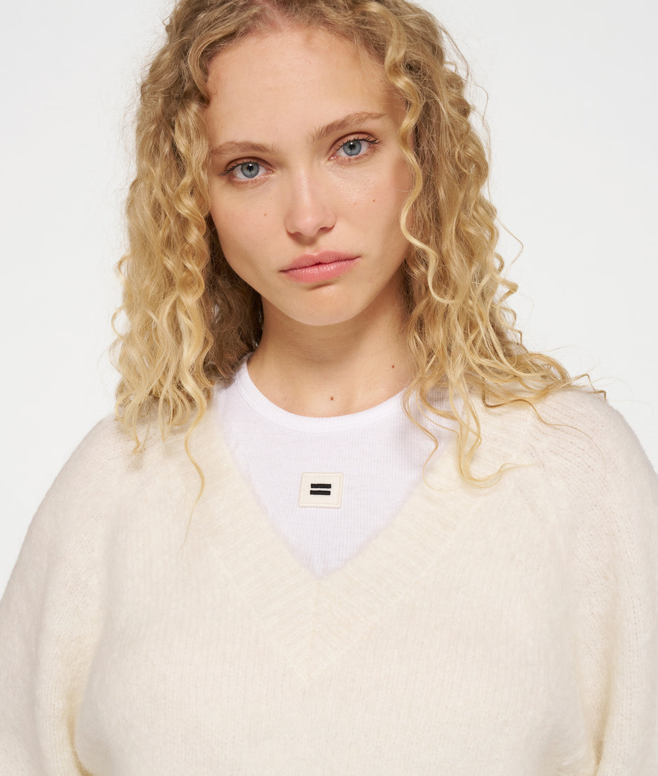 cropped v-neck sweater knit | light natural