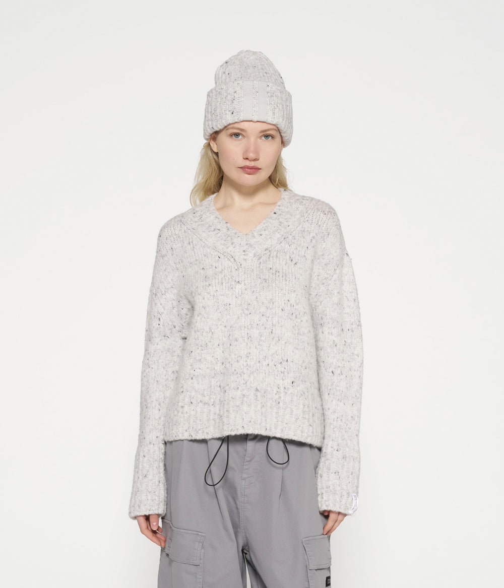 v-neck knit sweater melee | light grey melee