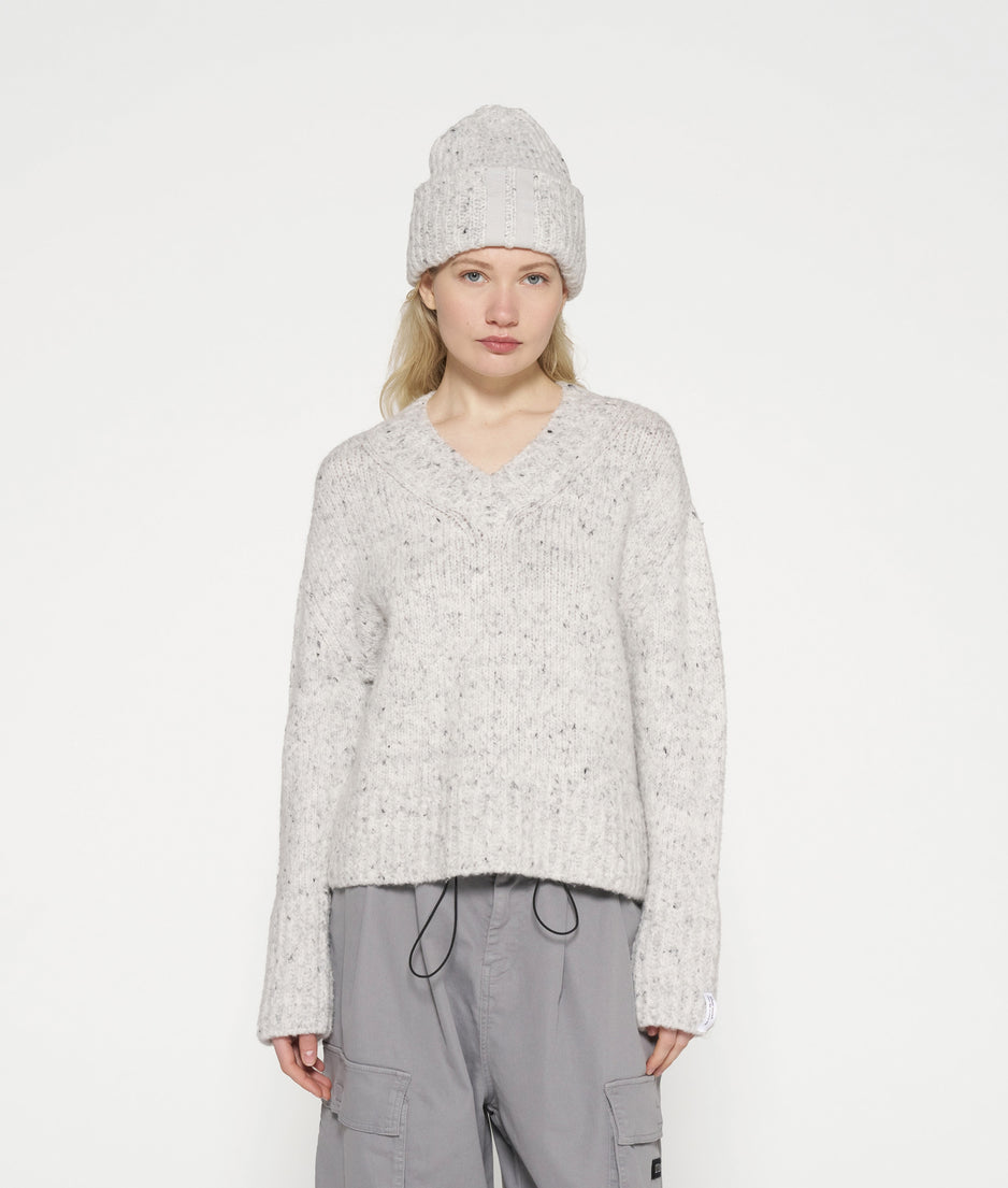 v-neck knit sweater melee | light grey melee