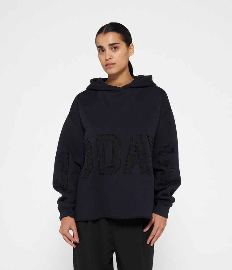 statement hoodie pearls | black