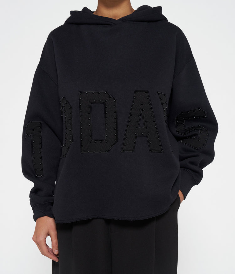 statement hoodie pearls | black