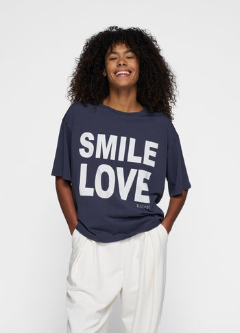 statement tee smile love | yale blue