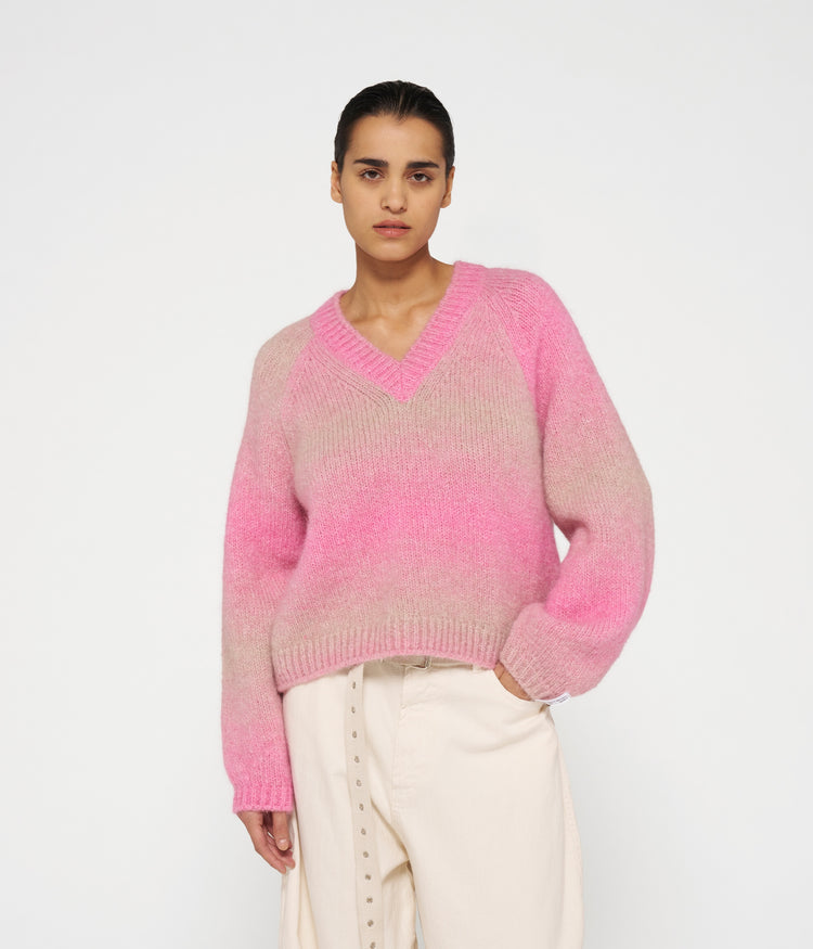 v-neck sweater gradient knit | pink