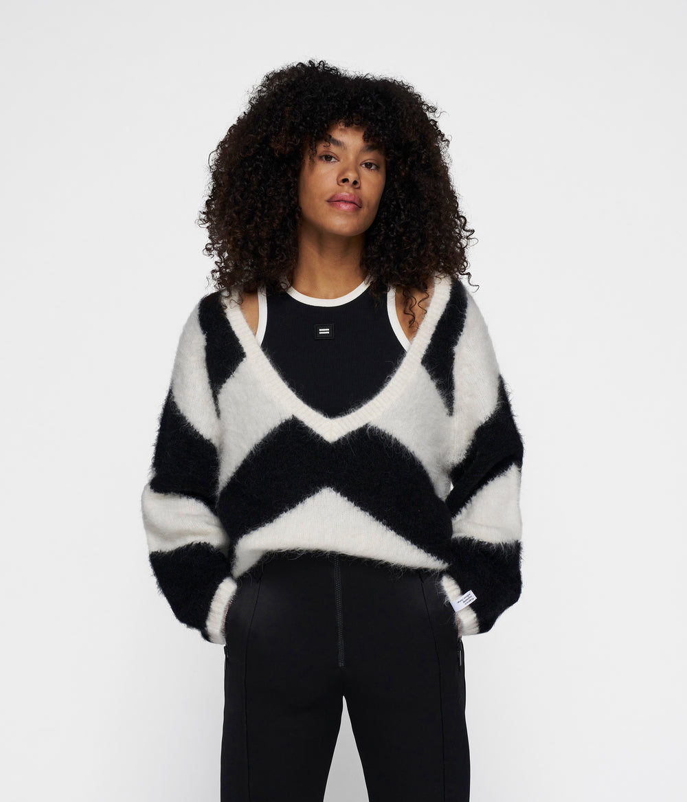 soft v-neck sweater stripe | ecru/black