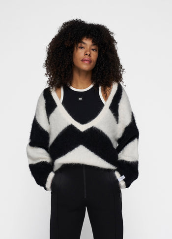 soft v-neck sweater stripe | ecru/black