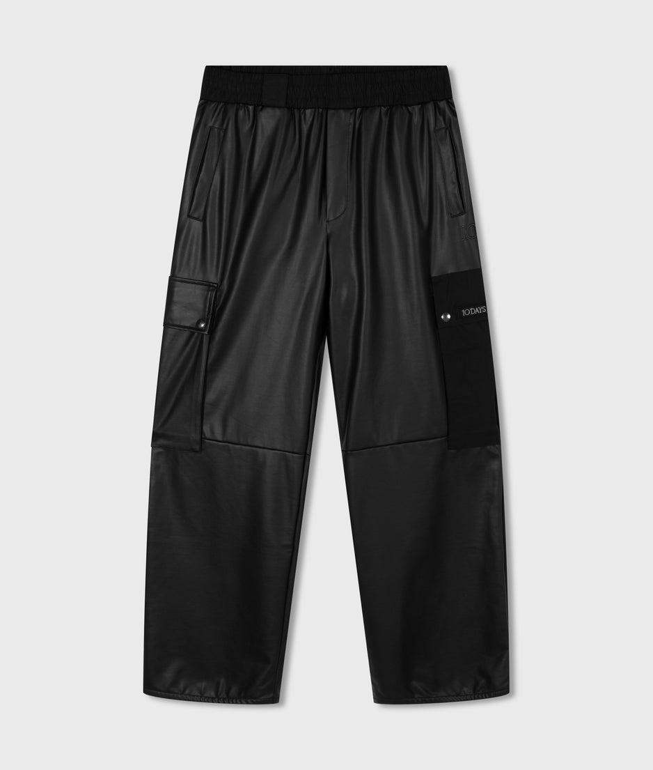 leatherlook cargo pants | black