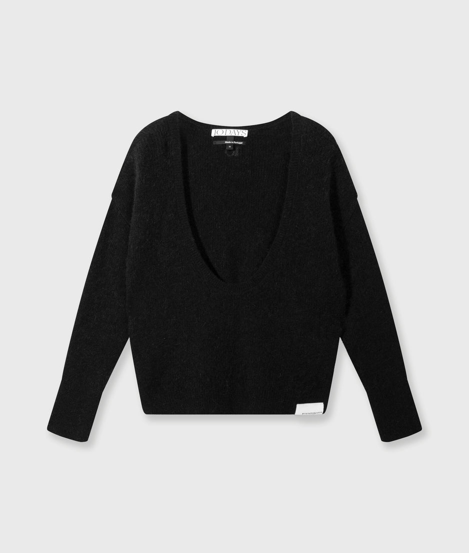 deep neck knit sweater | black