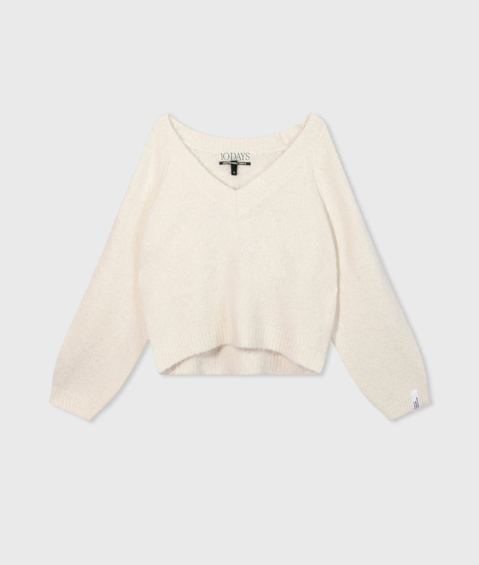 cropped v-neck sweater knit | light natural