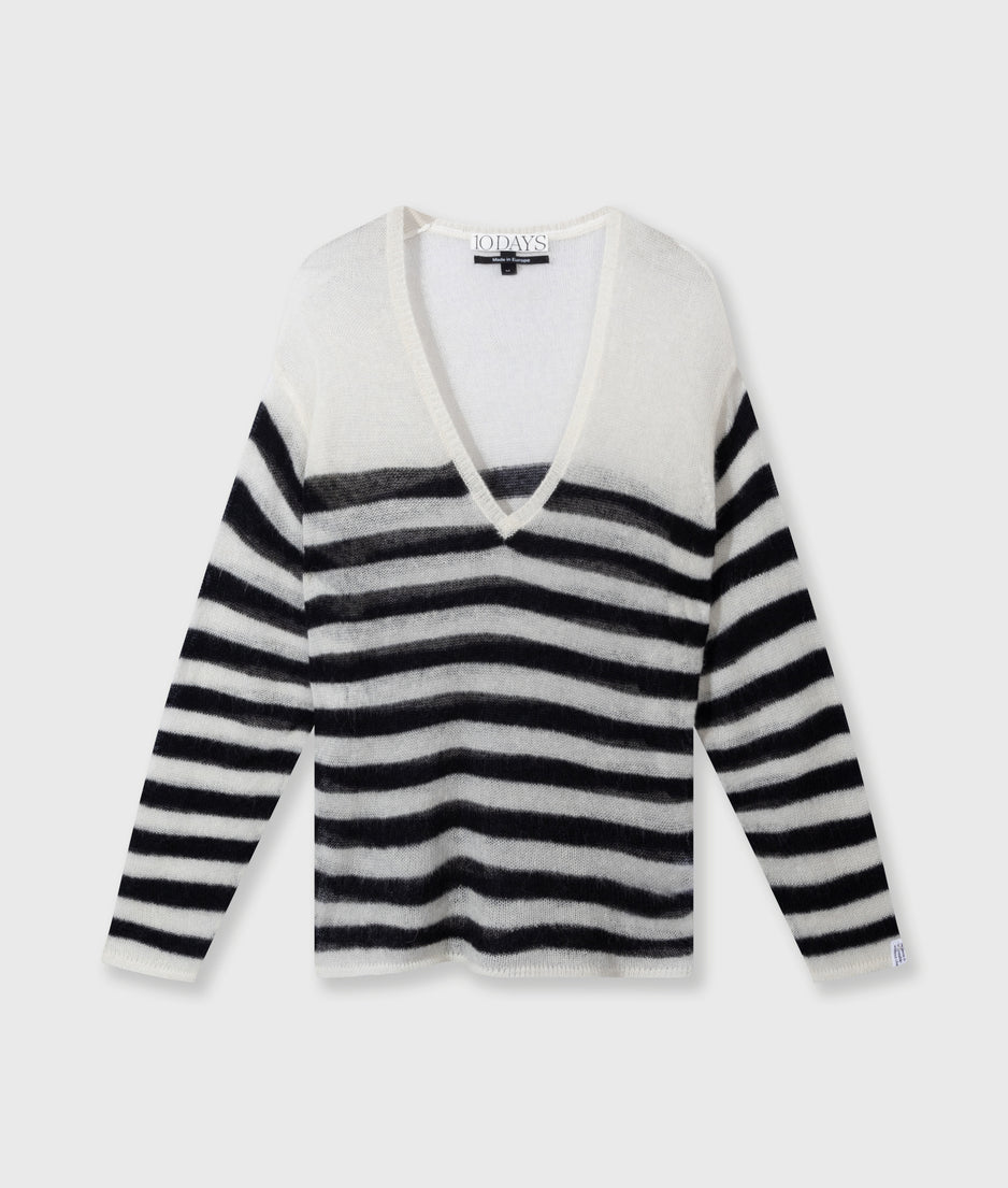 v-neck knit sweater stripes | ecru/black