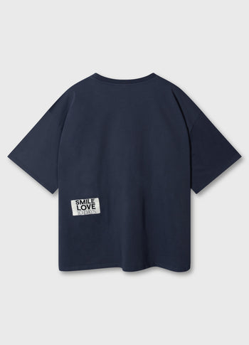 statement tee smile love | yale blue