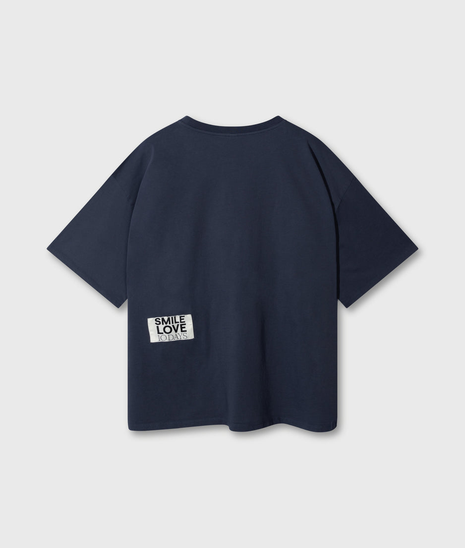 statement tee smile love | yale blue