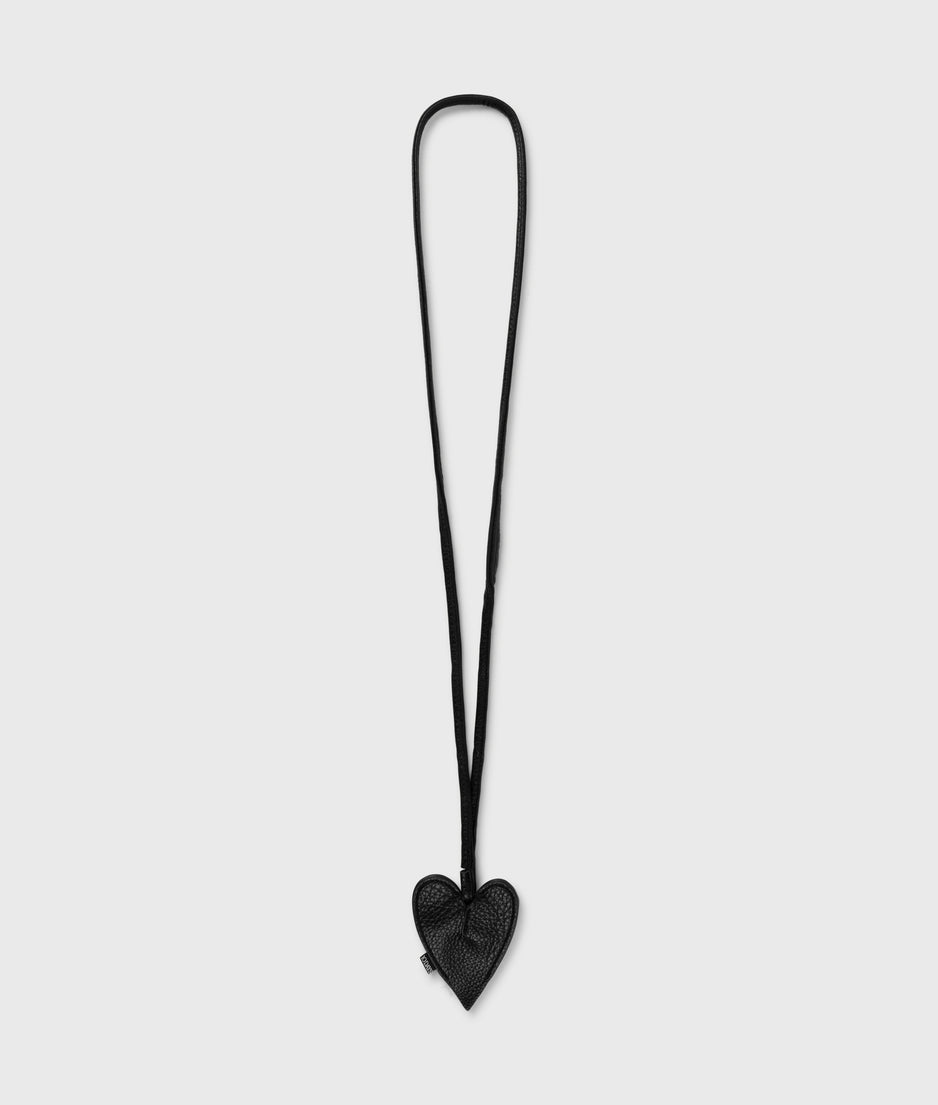 heart keychain | black