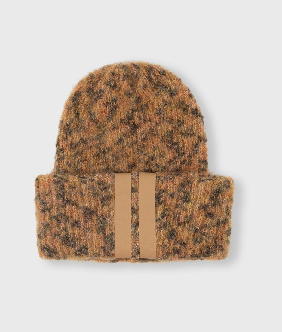 knitted beanie leopard | saddle brown