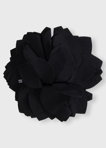 flower corsage medium | black