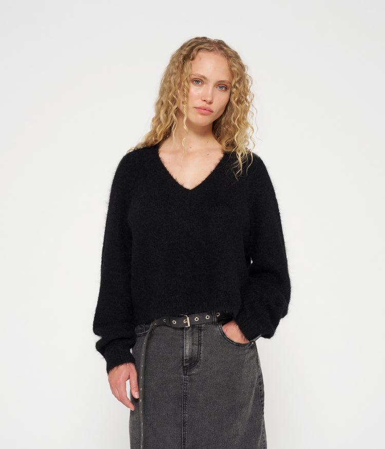 cropped v-neck sweater knit | black