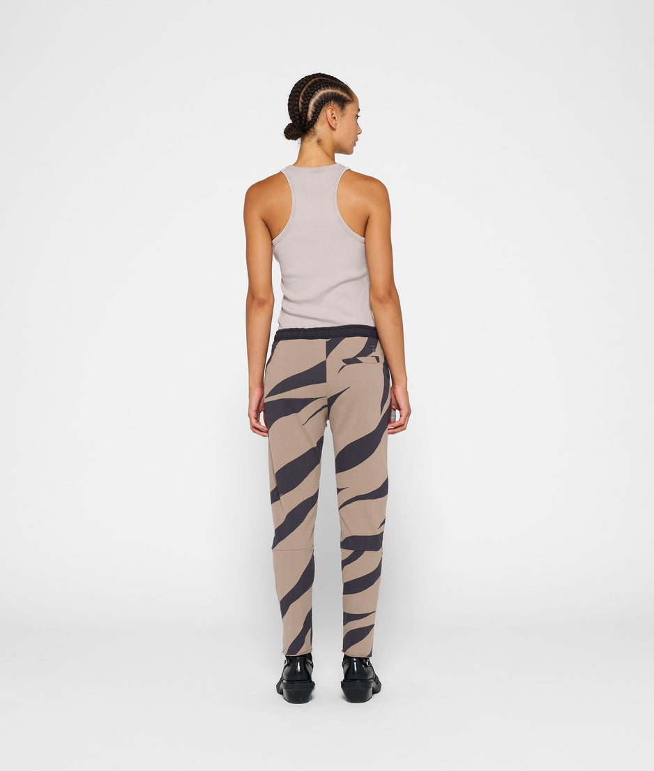 cropped jogger zebra | warm taupe