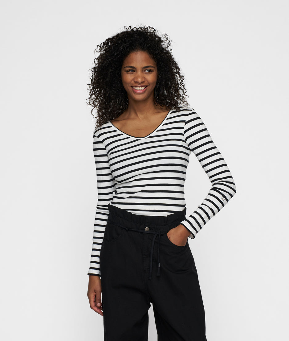 v-neck long sleeve ballet top stripes | ecru/black