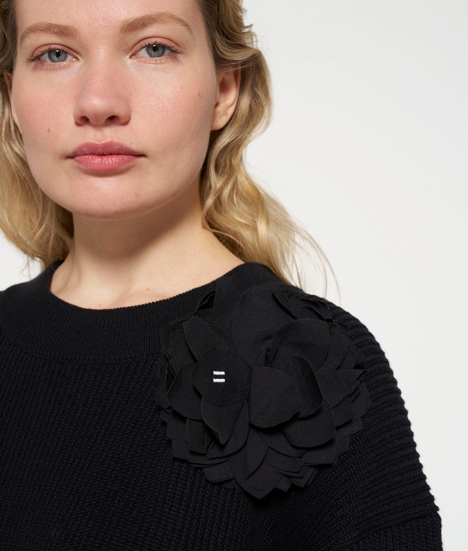 flower corsage small | black