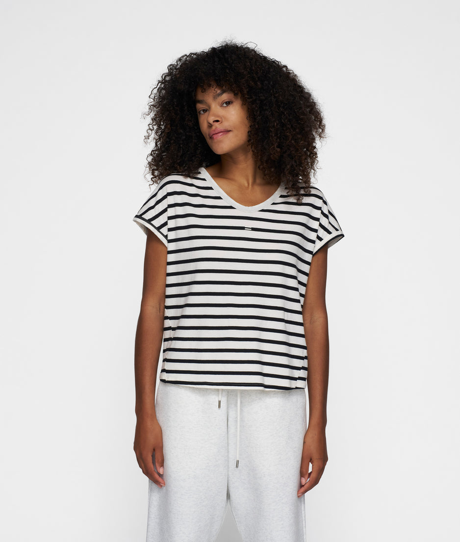 v-neck tee stripes | ecru/black