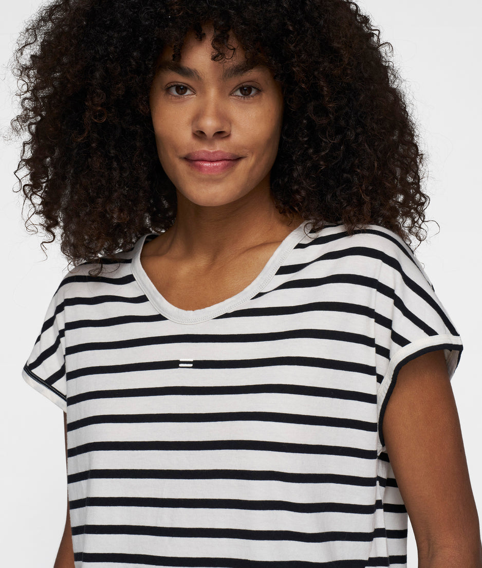 v-neck tee stripes | ecru/black