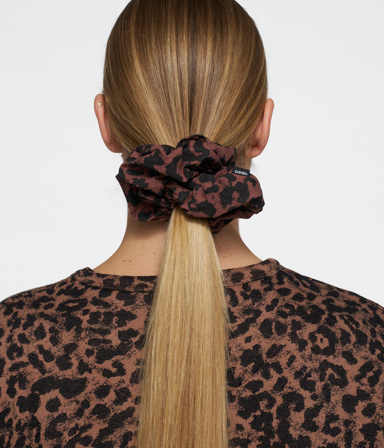 scrunchie leopard | dark fudge