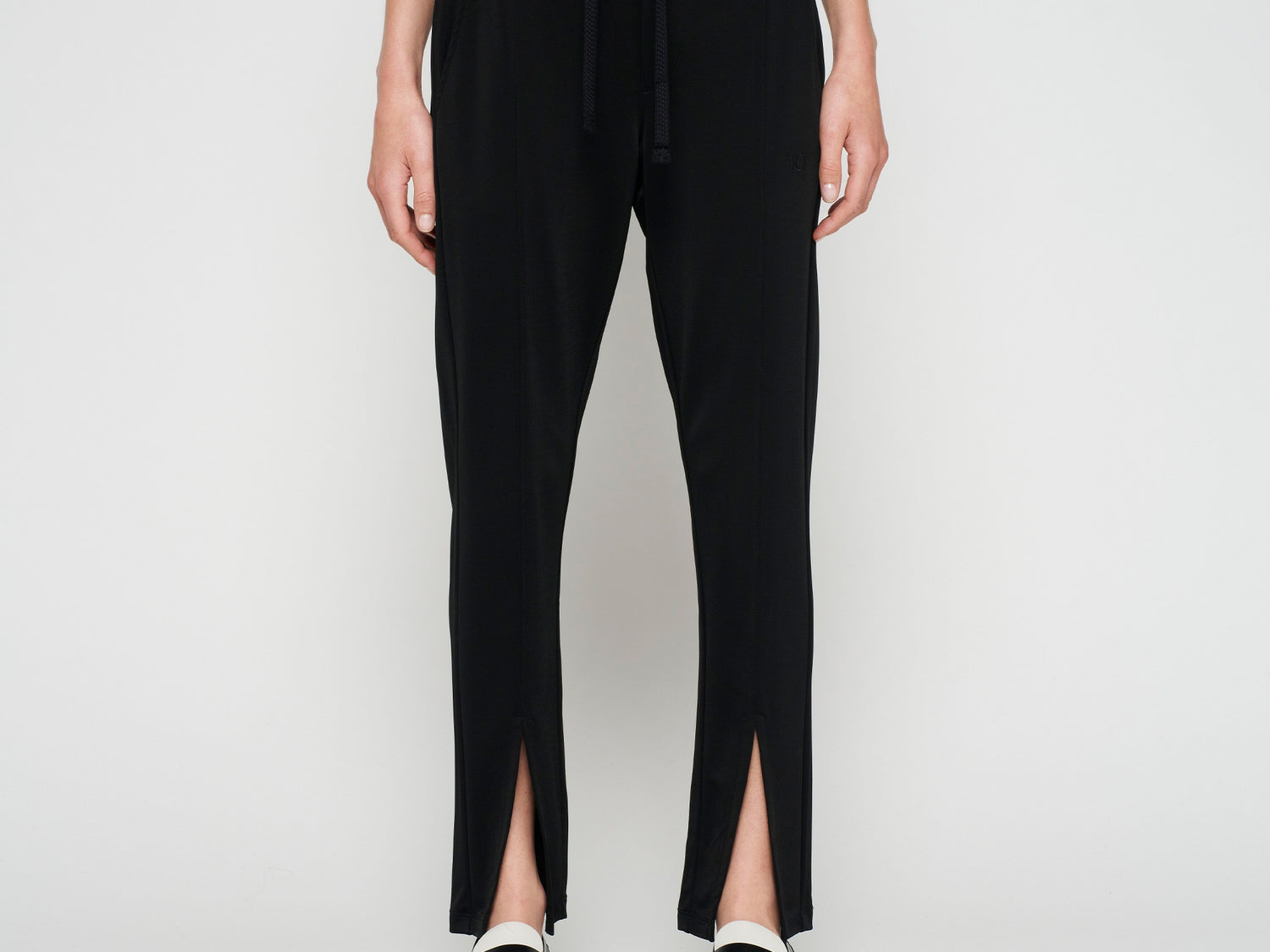 flowy jogger crepe | black