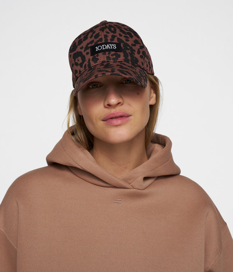 cap leopard | dark fudge