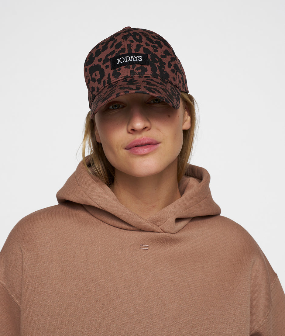 cap leopard | dark fudge