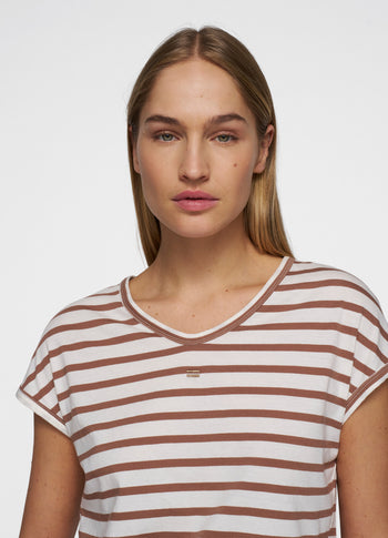 v-neck tee stripes | ecru/fudge