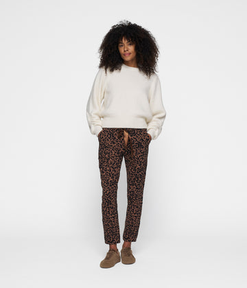 cropped jogger leopard | dark fudge