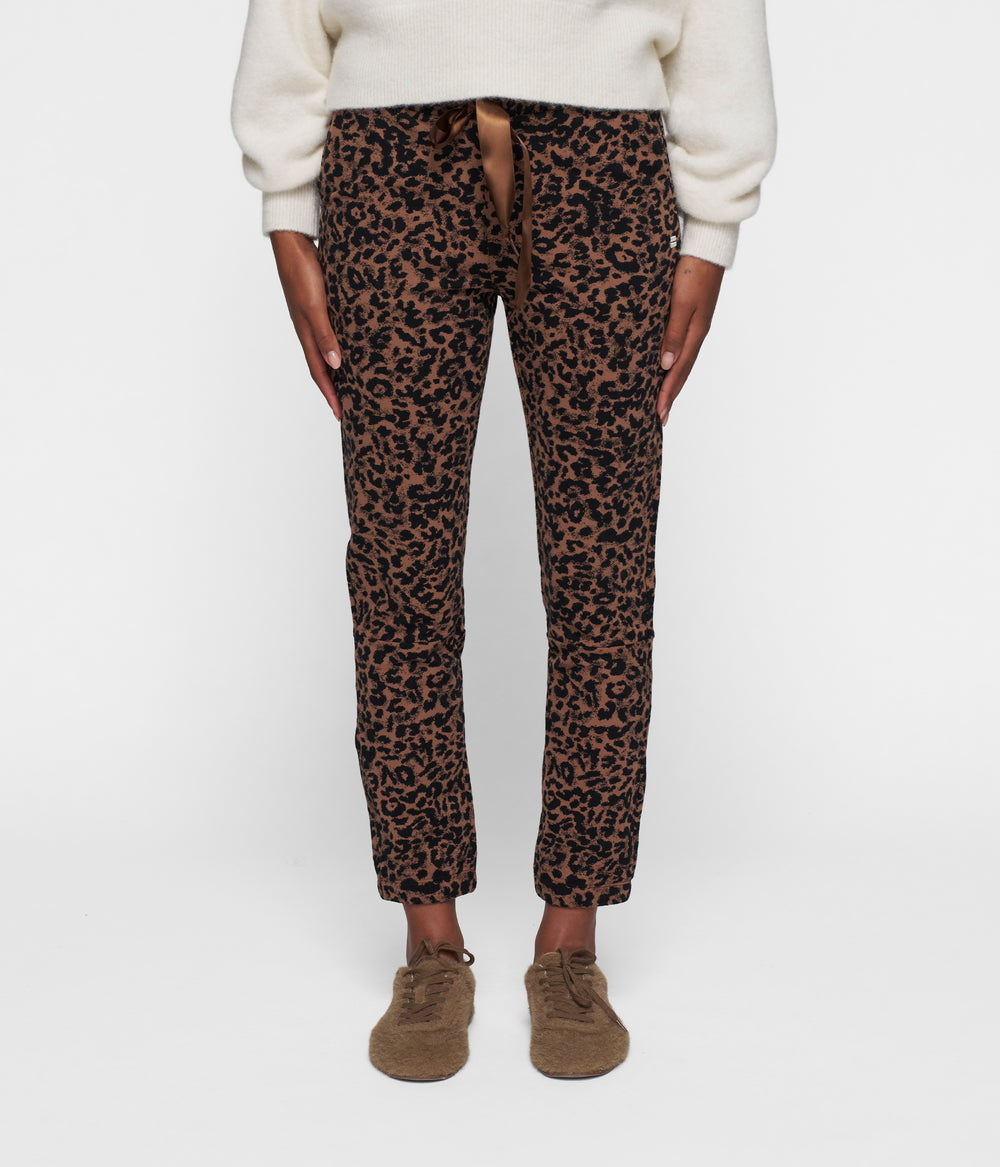 cropped jogger leopard | dark fudge