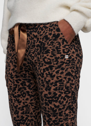 cropped jogger leopard | dark fudge