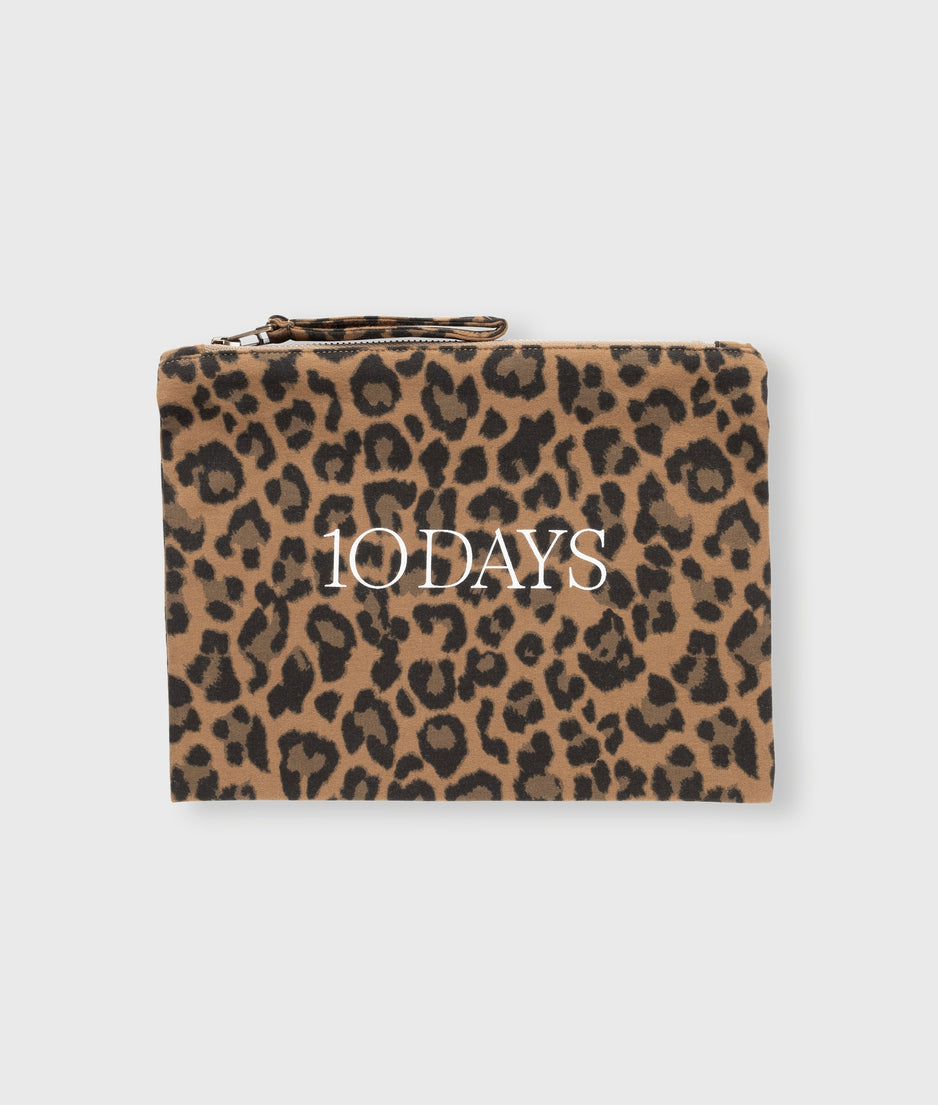 pouch fleece leopard | cedar brown