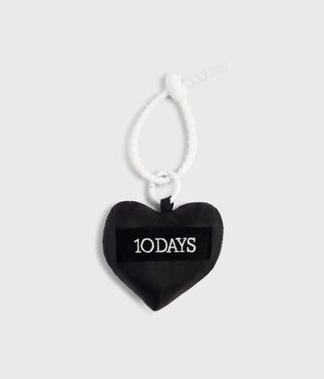 heart keychain | black