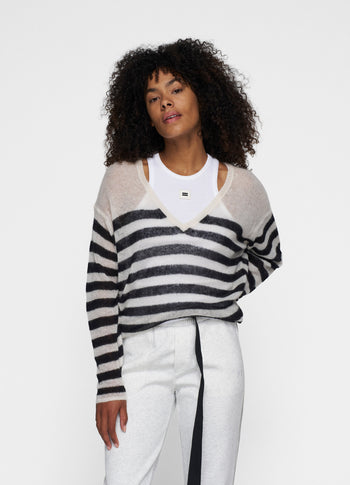 v-neck knit sweater stripes | ecru/black