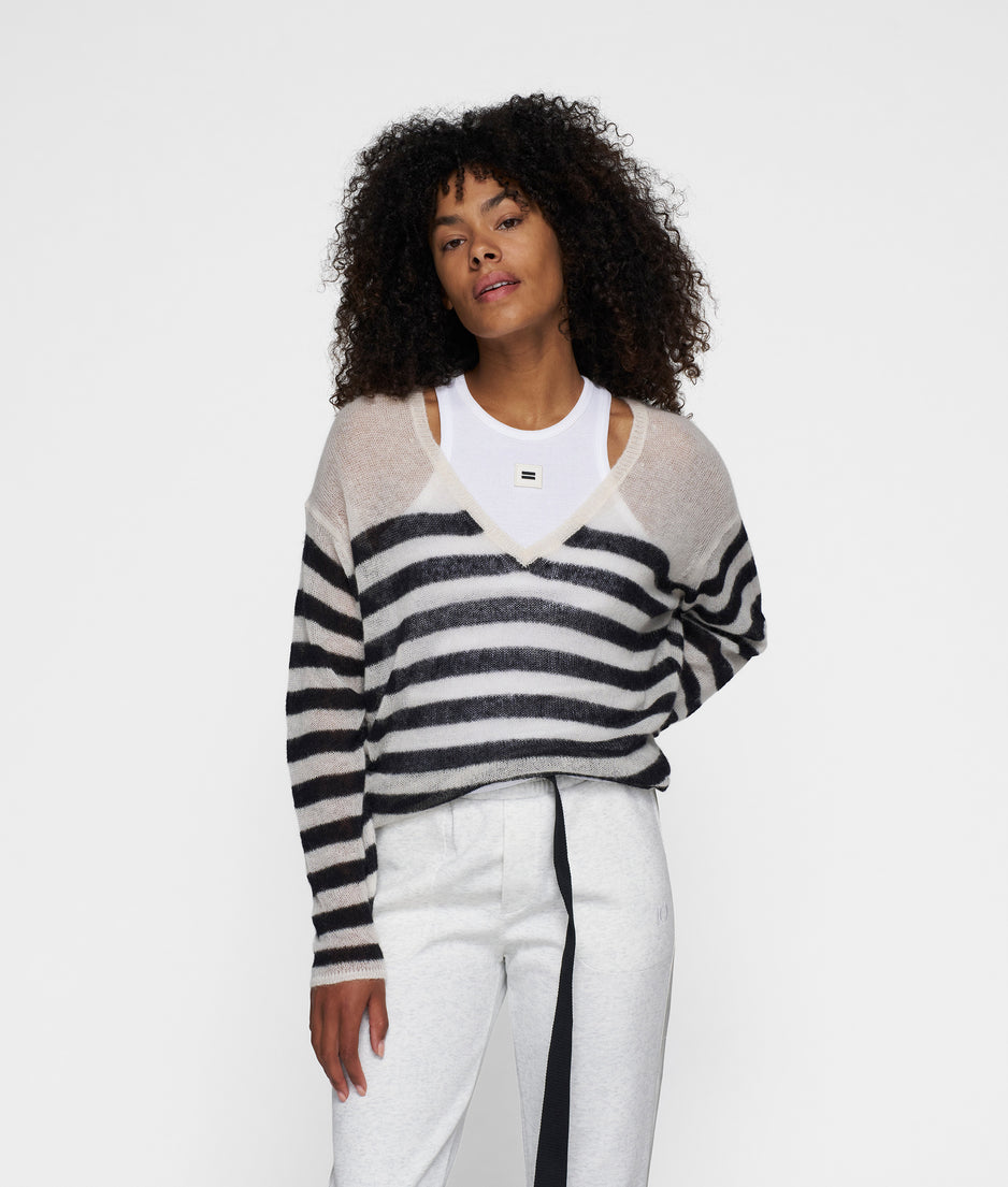 v-neck knit sweater stripes | ecru/black