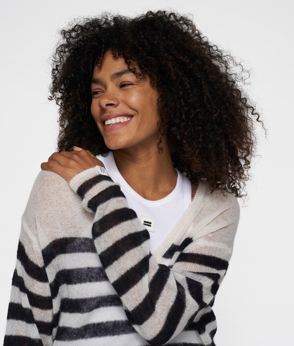 v-neck knit sweater stripes | ecru/black