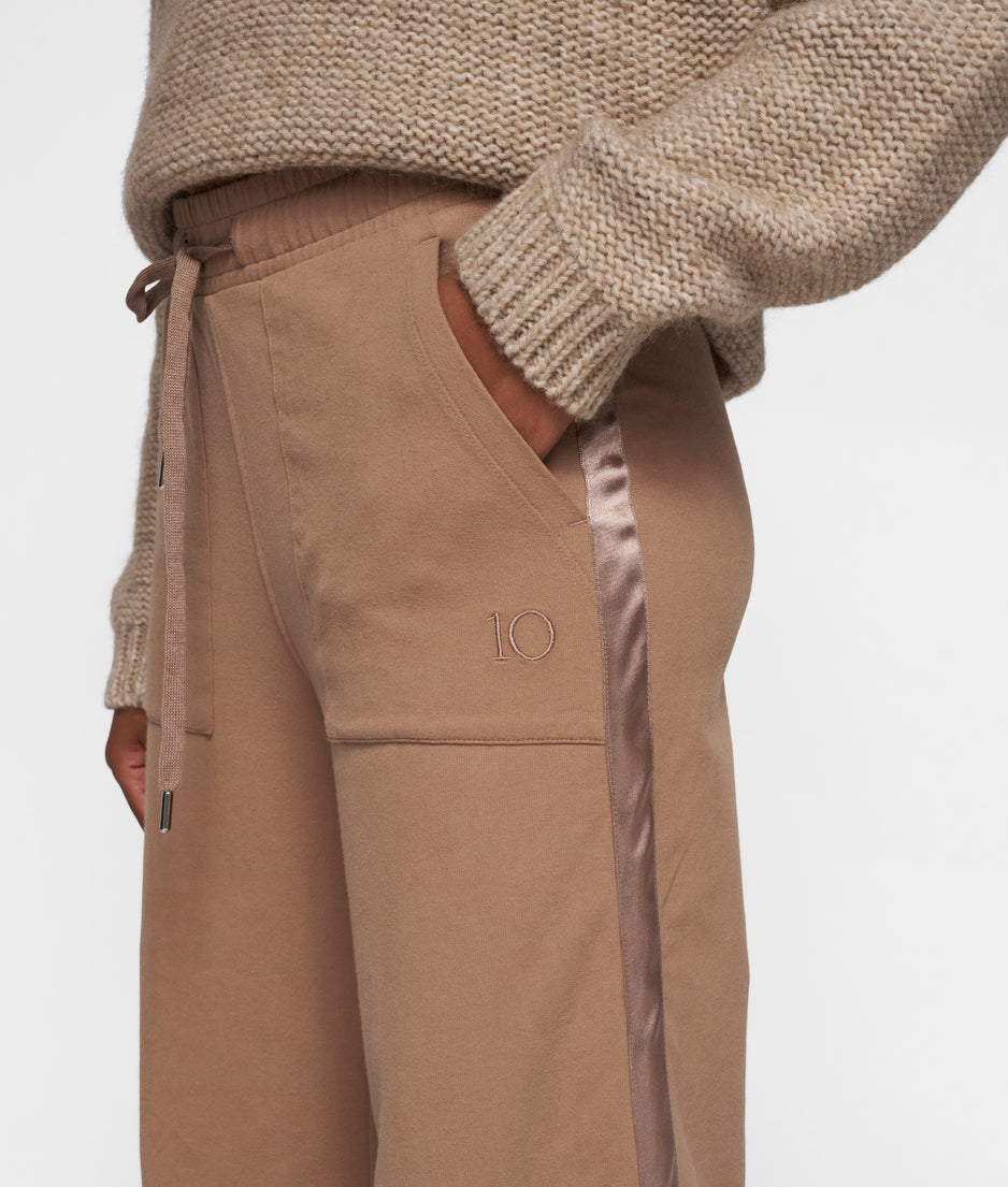 flared jogger | fudge