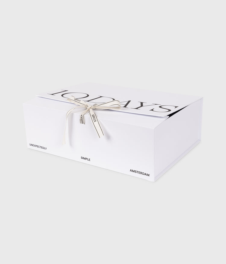 Gift Box M 36x26x12CM | white